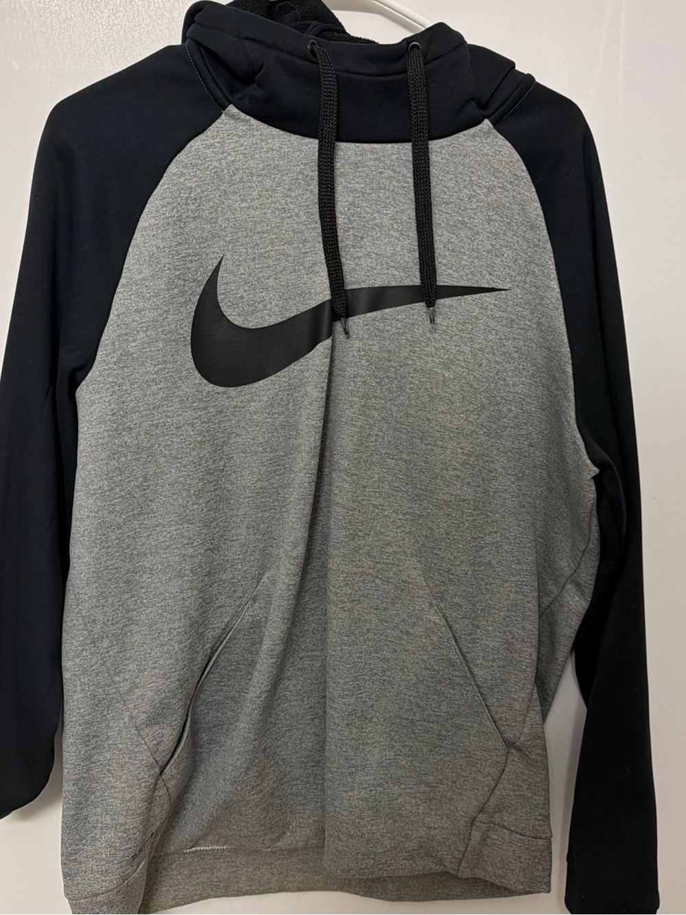 Nike Men’s Grey & Black Athletic Pullover Hoodie